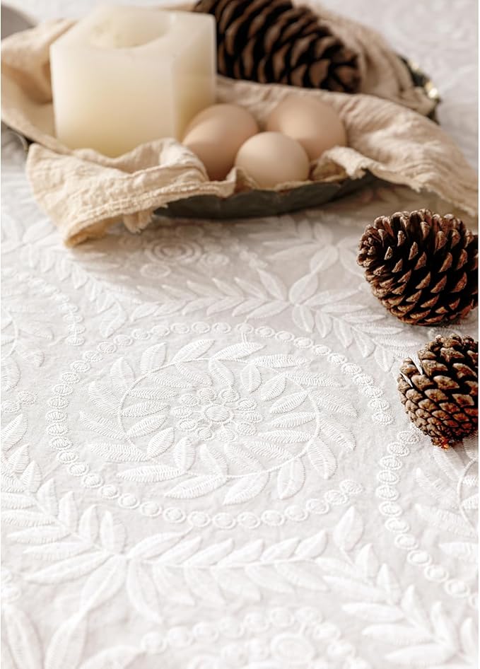 patdrea Vintage Ruffle Tablecloth - Image 8