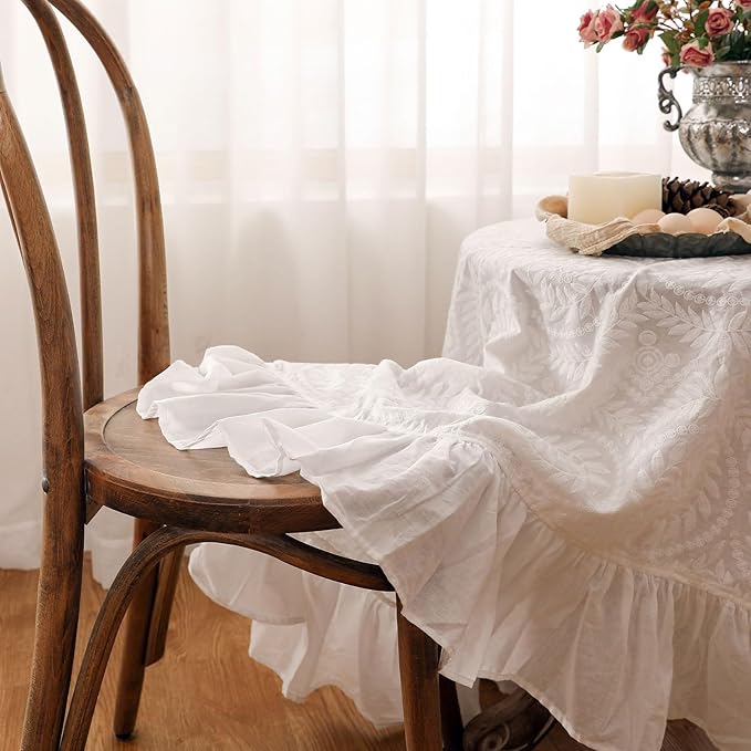 patdrea Vintage Ruffle Tablecloth - Image 4
