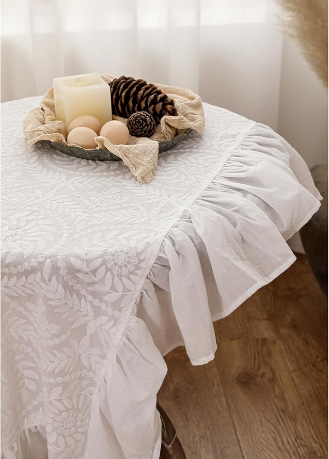 patdrea Vintage Ruffle Tablecloth - Image 7