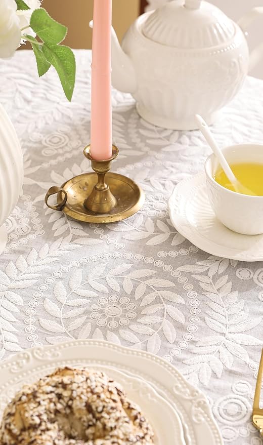 patdrea Vintage Ruffle Tablecloth - Image 9