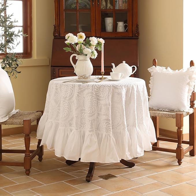 patdrea Vintage Ruffle Tablecloth - Image 3