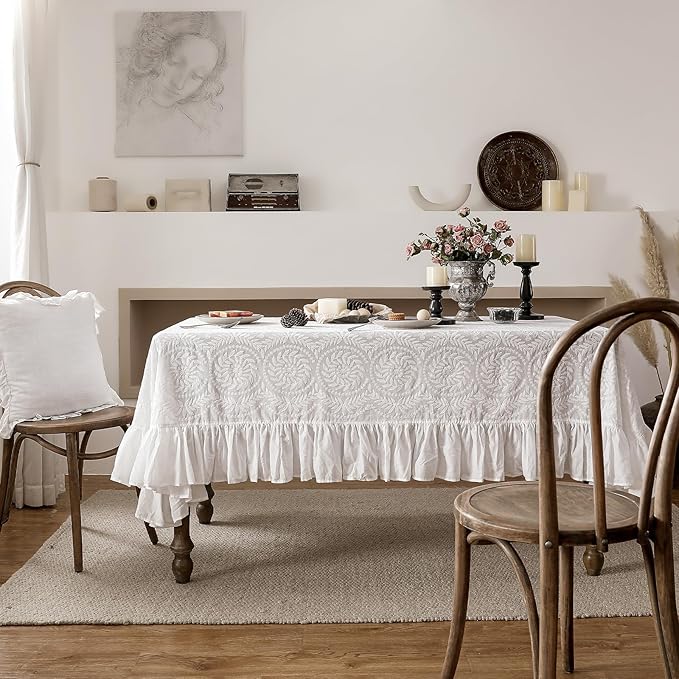 patdrea Vintage Ruffle Tablecloth - Image 3