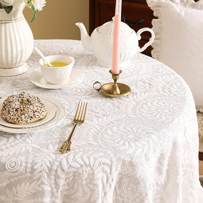 patdrea Vintage Ruffle Tablecloth - Image 8